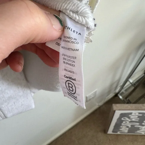 Athleta funnel neck light gray long sleeve zipper sweatshirt size medium - Picture 7 of 7